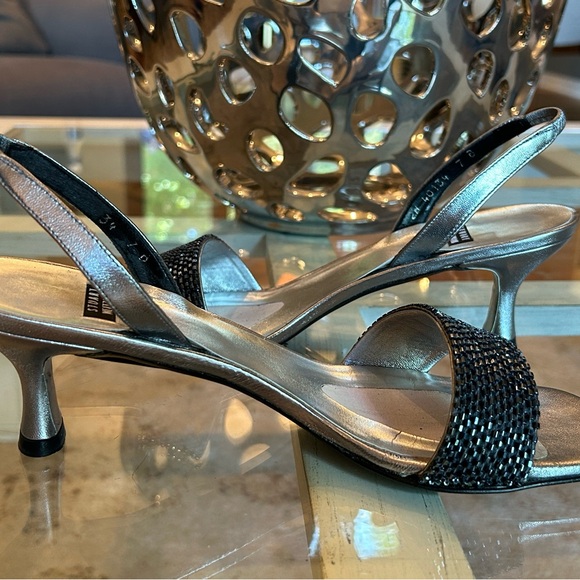 Stuart Weitzman Navy Beaded Slingback Heels~Size 7 - Picture 6 of 11